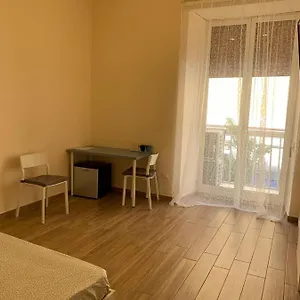 https://clelias-room.hotels-amalfi.com